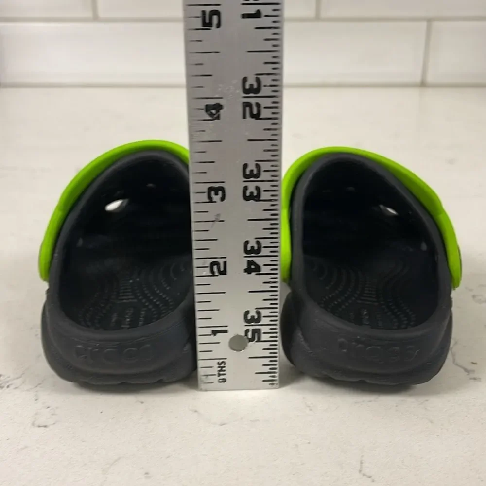 Crocs KIDS' SWIFTWATER™ CLOG Kids Black and Green Clogs Size 6